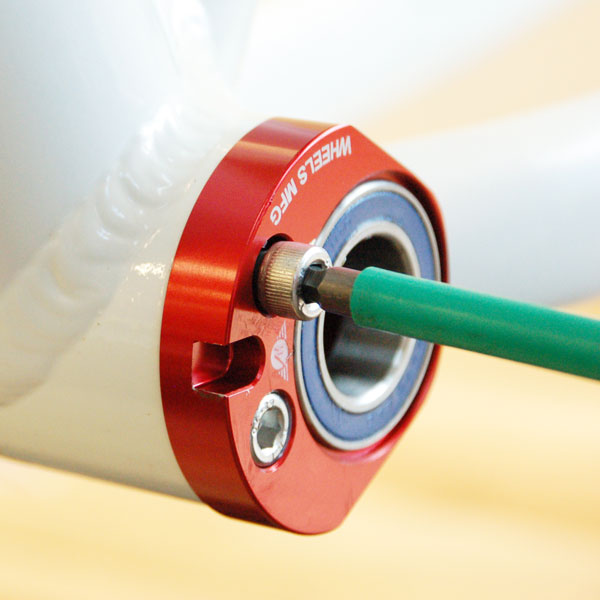 Eccentric BB for BB30 & 24mm (Shimano) Cranks - Black-45068999622824 