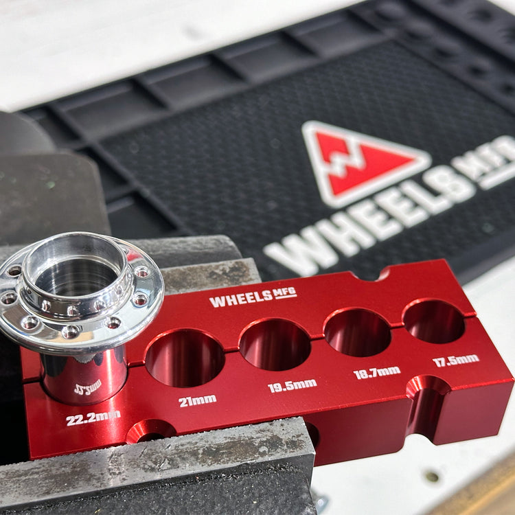 Vise Shaft Clamp Medium - For medium sized common axle and suspension components-35391885017256 main